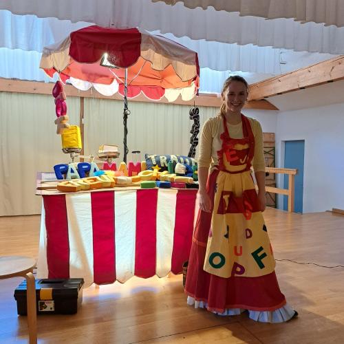 Theateraufführung "Händlerin der Worte"